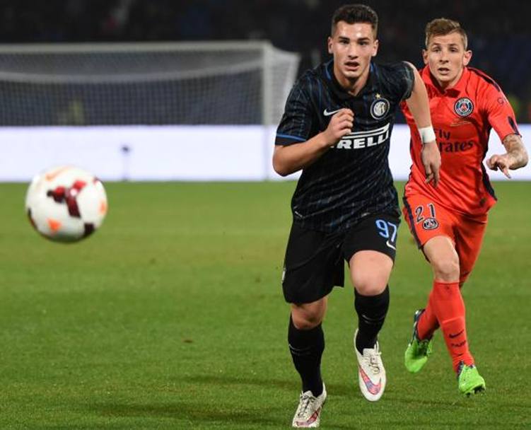 Il futuro dell&#39;Inter: Federico Bonazzoli sfugge al controllo di Lucas Digne. Afp